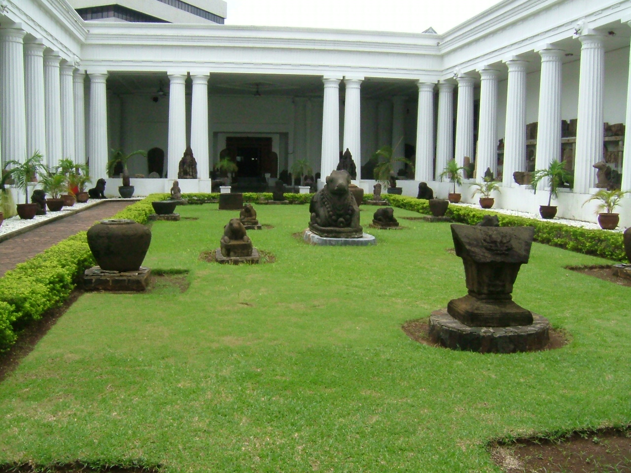 International Family Trip Idea in Jakarta : Go to Museum Nasional