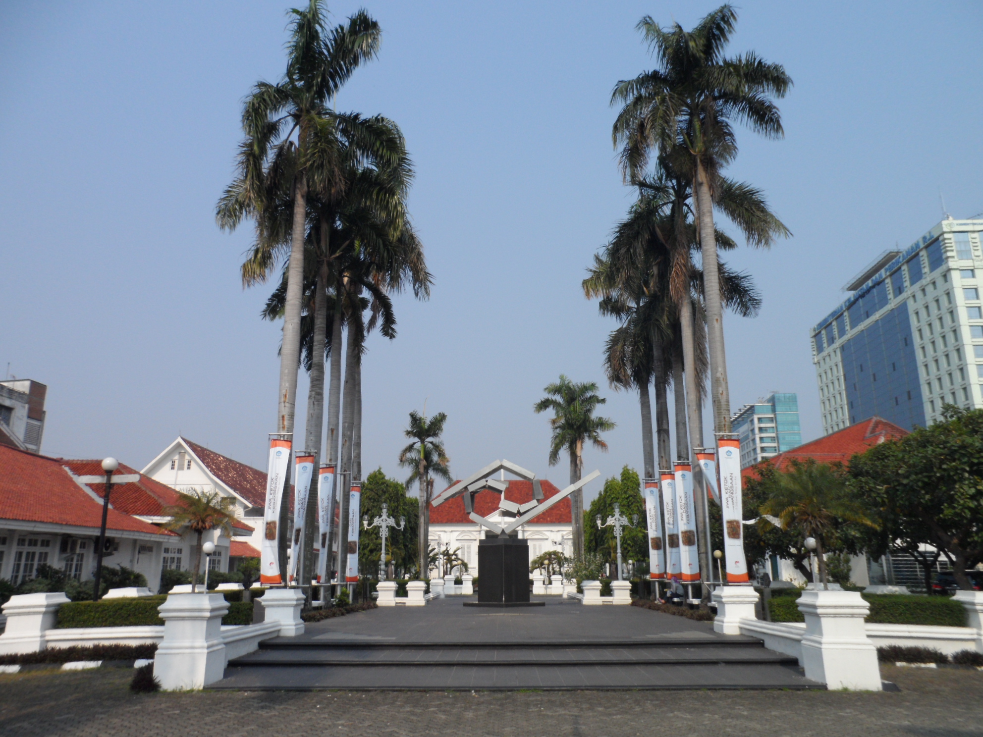 International Family Trip Idea in Jakarta : Go to Indonesia National Gallery